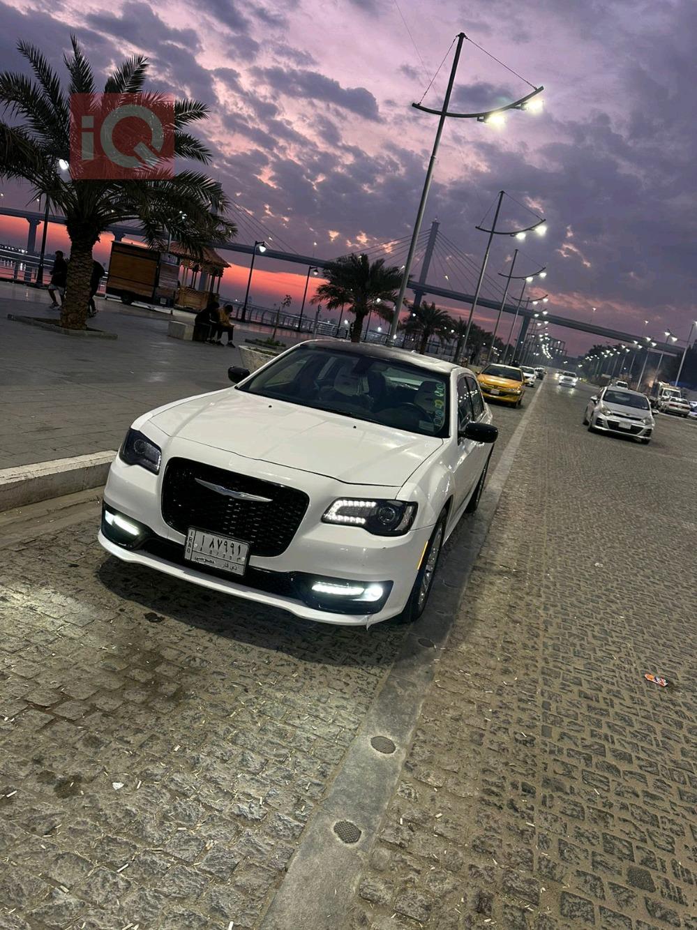 کرایسلەر 300